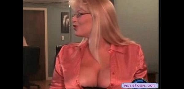  [moistcam.com] Horney mature exposes her juicy rack! [free xxx cam]